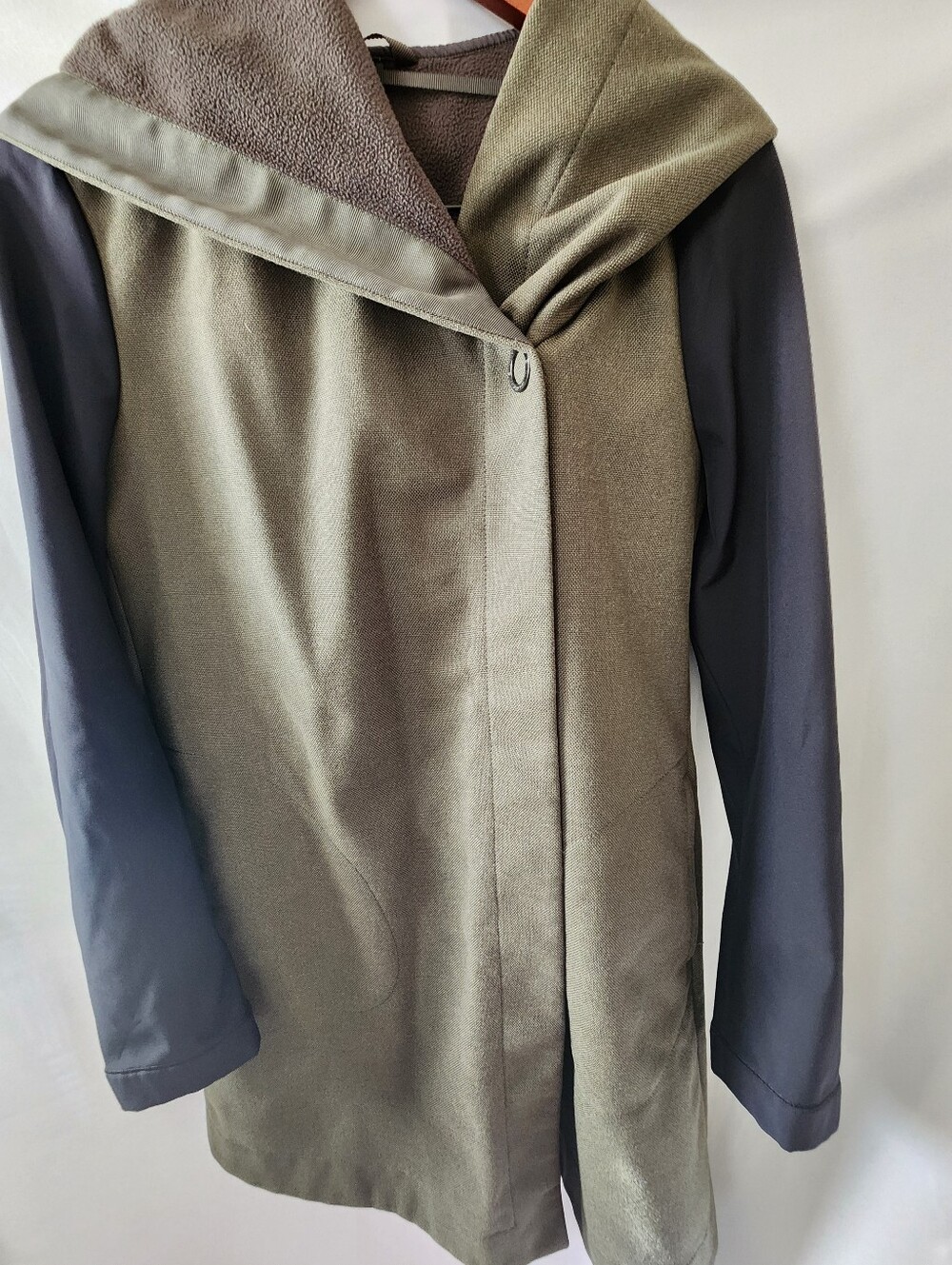 Lululemon Savasana Softshell II Jacket. Size Medium